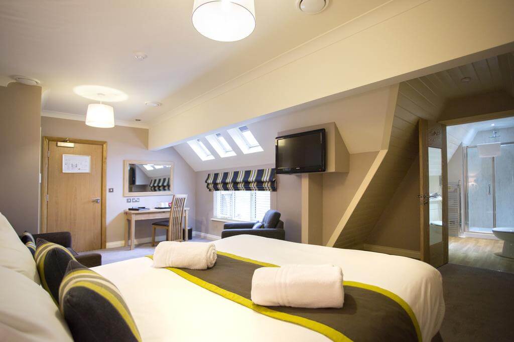 Breckland Lodge – Attleborough – Superior Family Triple Room – Bed